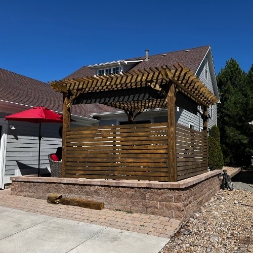 Pergola-with-closing-slats-panels